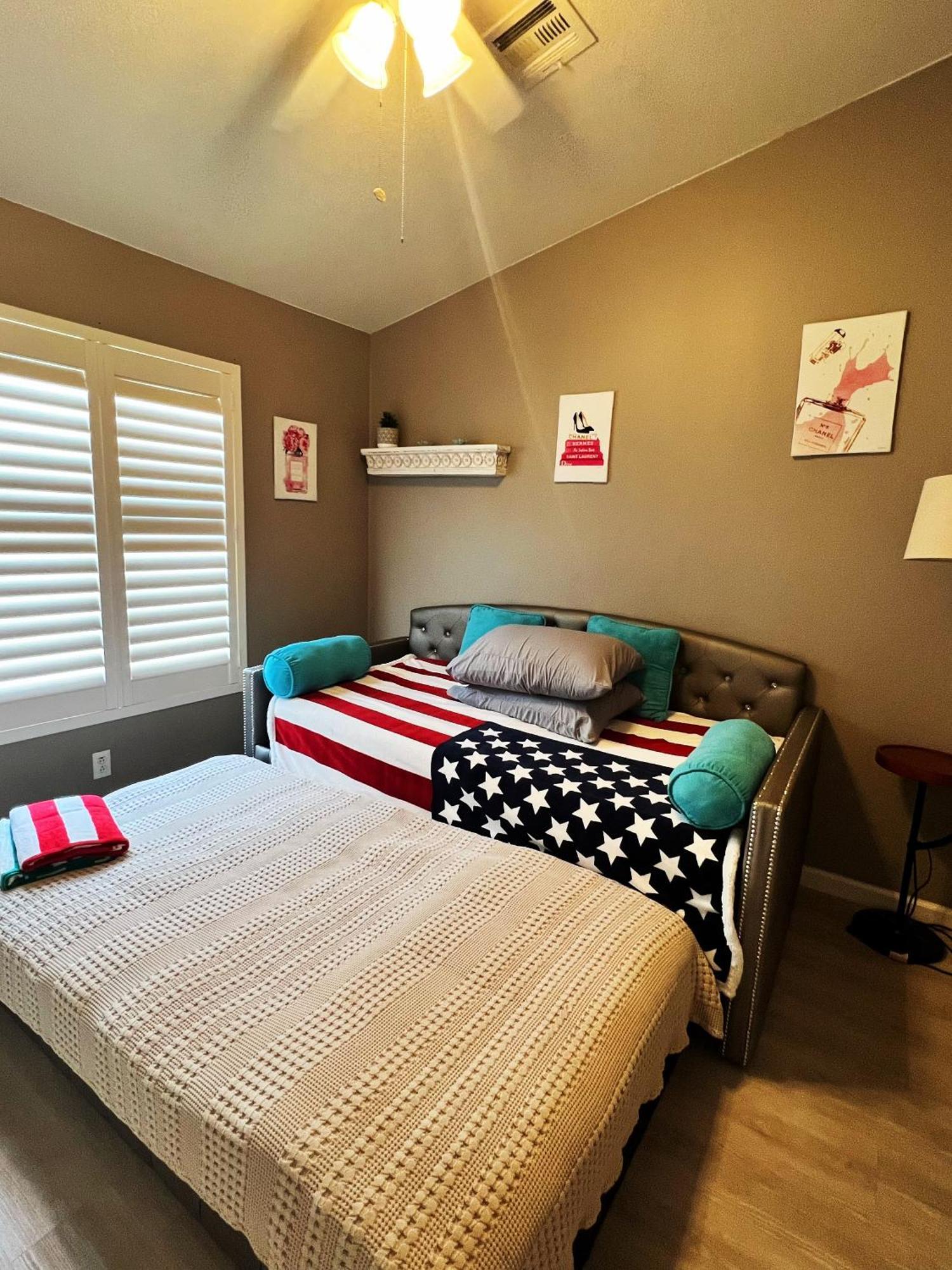 Amazing Heated Pool And Private Hot Tub 3Br In Heart Of Lv Villa Las Vegas Eksteriør billede