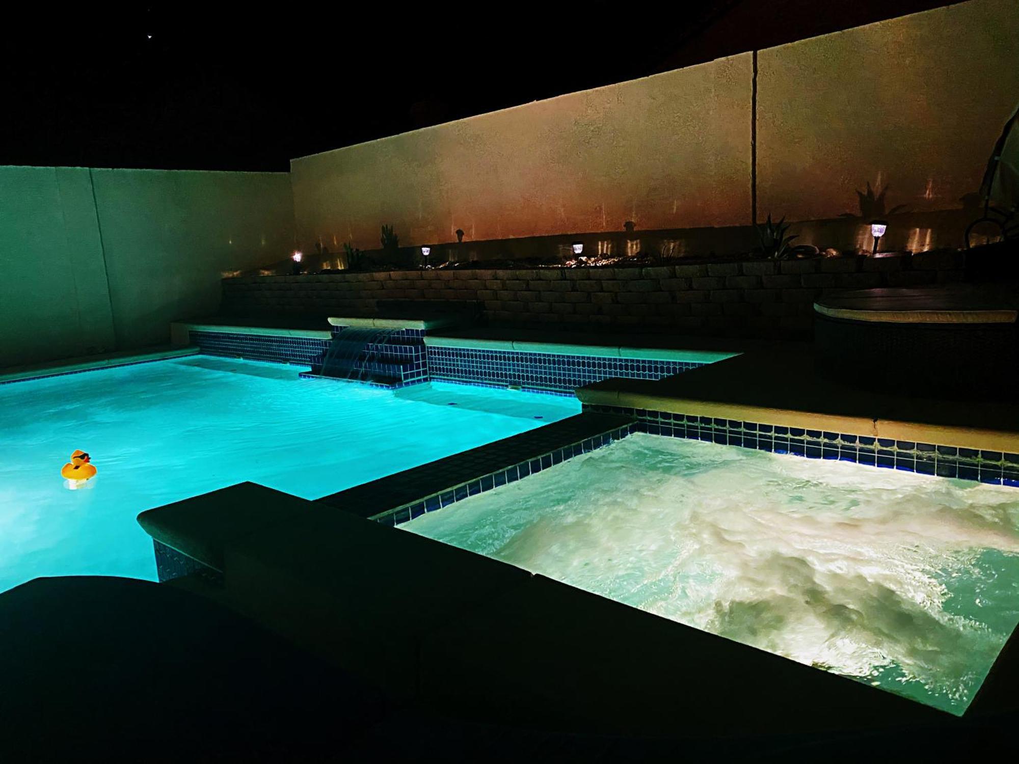 Amazing Heated Pool And Private Hot Tub 3Br In Heart Of Lv Villa Las Vegas Eksteriør billede