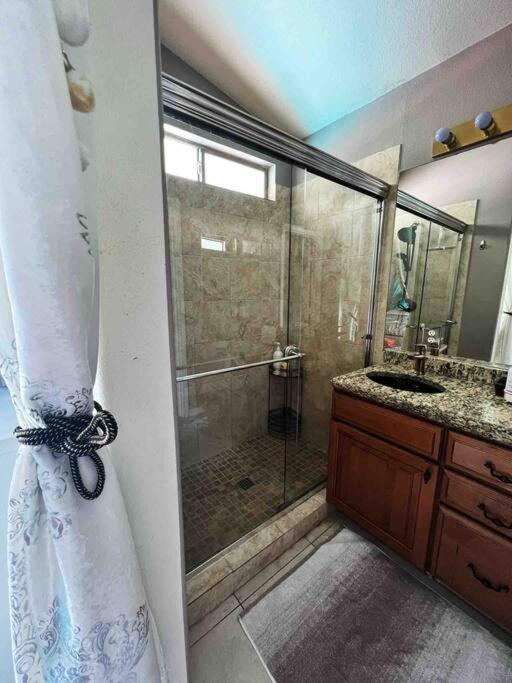 Amazing Heated Pool And Private Hot Tub 3Br In Heart Of Lv Villa Las Vegas Eksteriør billede
