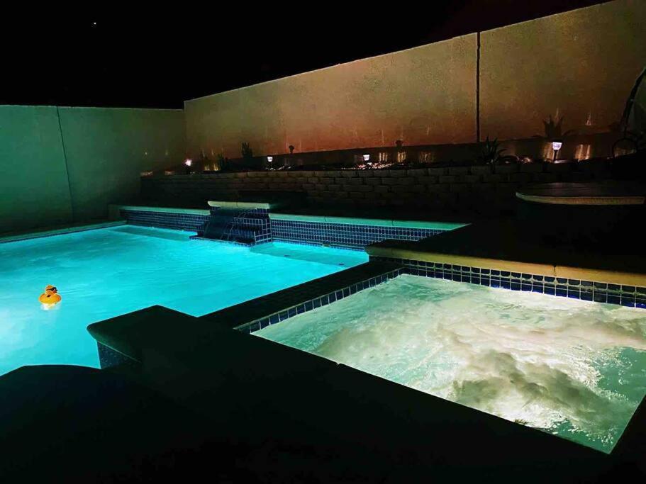 Amazing Heated Pool And Private Hot Tub 3Br In Heart Of Lv Villa Las Vegas Eksteriør billede