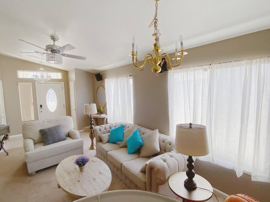 Amazing Heated Pool And Private Hot Tub 3Br In Heart Of Lv Villa Las Vegas Eksteriør billede