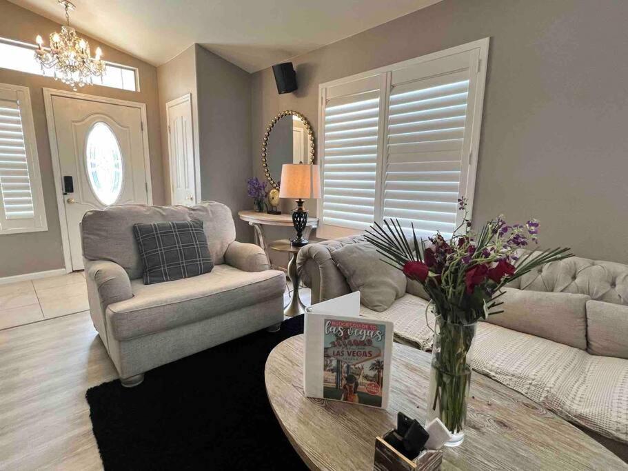 Amazing Heated Pool And Private Hot Tub 3Br In Heart Of Lv Villa Las Vegas Eksteriør billede